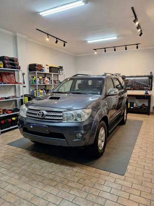 TOYOTA HILUX SW4 3.0 SRV 4X4 7 LUGARES 16V TURBO INTERCOOLER DIESEL 4P AUTOMÁTICO TOYOTA HILUX SW4 3.0 SRV 4X4 7 LUGARES 16V TURBO INTERCOOLER DIESEL 4P AUTOMÁTICO